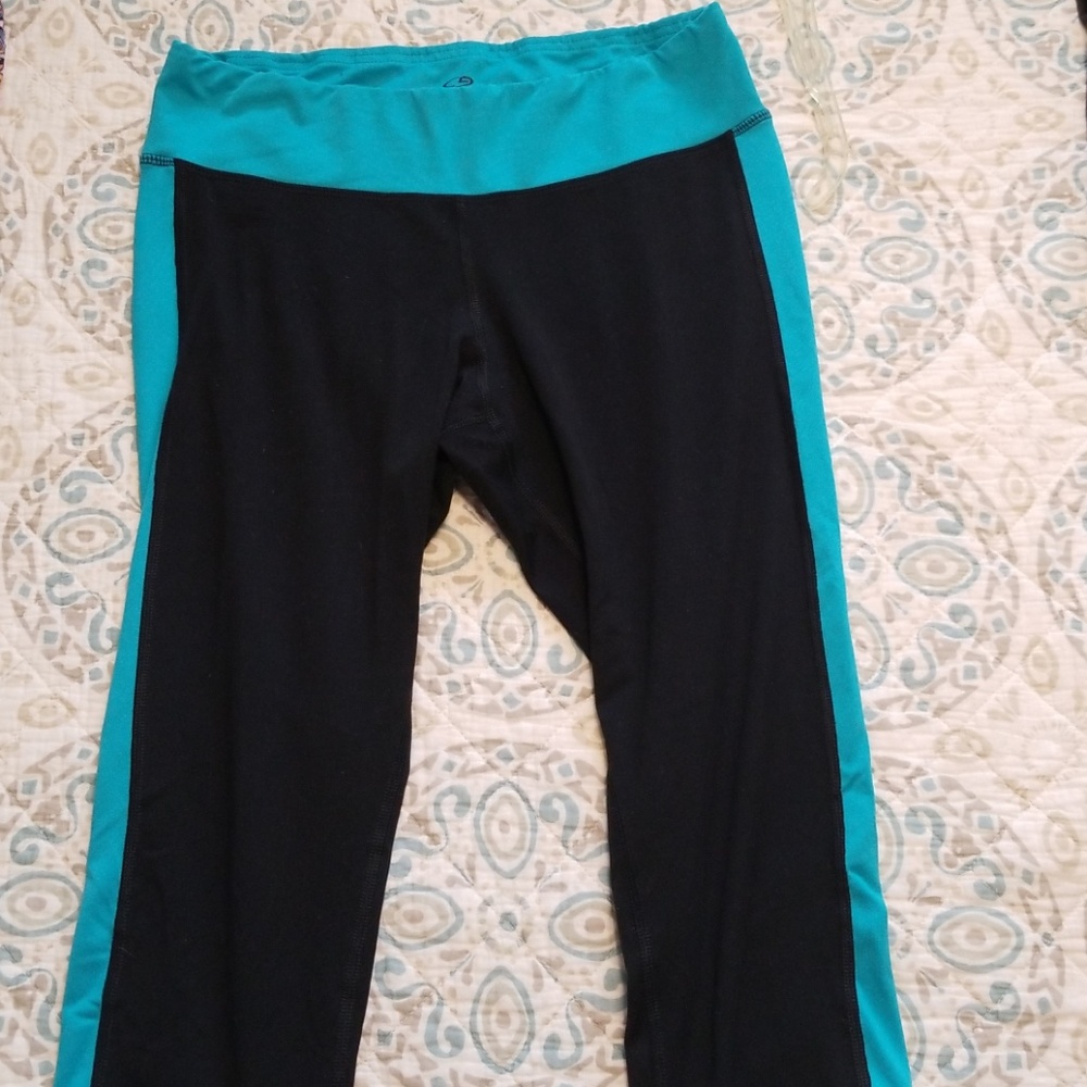Exercise capris - Picture 2 of 2